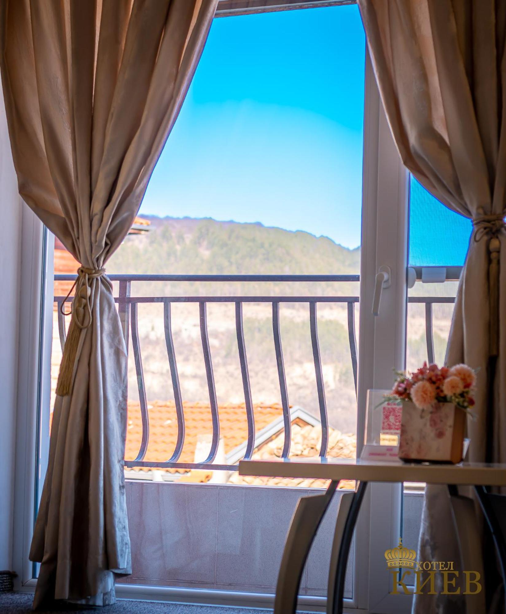 Hotel Kiev Veliko Tŭrnovo Eksteriør bilde